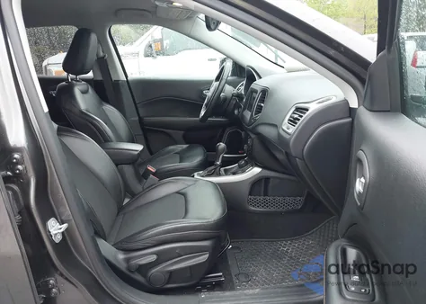 2018 Jeep Compass Latitude 4X4 из США, поврежденный, VIN 3C4NJDBB5JT112368